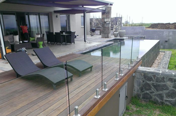 BAW-FRAMELESS-GLASS-RAILING-01
