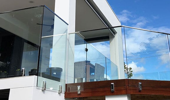 BAW-GLASS-RAILING-SYSTEM-ON-MINI-POST-02
